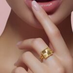 ⁦خاتم ذهب عيار 21 وزن 1.89 جرام بجمال هادئ يناسب جميع الإطلالات⁩ - الصورة ⁦2⁩