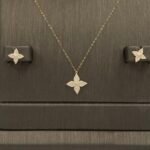 ⁦نصف طقم ذهب عيار 18 الوزن 1.88 جرام⁩ - الصورة ⁦3⁩