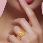 ⁦خاتم ذهب عيار 21 تصميم جذاب يضيف حضورًا مميزًا لإطلالتك⁩ - الصورة ⁦2⁩