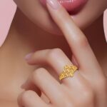 ⁦خاتم ذهب عيار 21 وزن 1.74 جرام تصميم راقٍ لإبراز أناقتك الخاصة⁩ - الصورة ⁦2⁩
