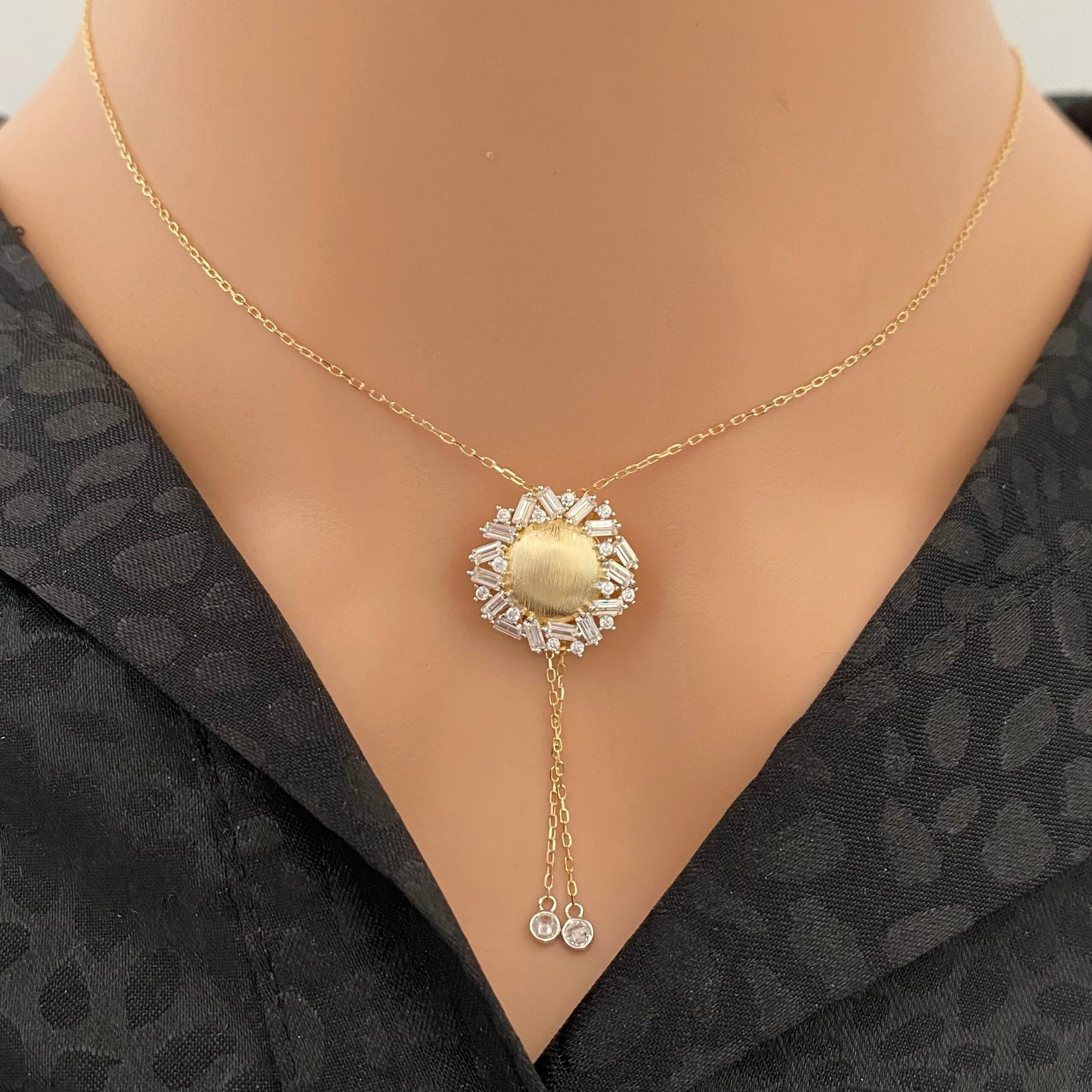 img_9998 عقد ذهب عيار 18 الوزن 4.48 جرام - الصورة 1