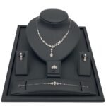 طقم ذهب عيار 18 الوزن 9.10 جرام