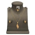 نصف طقم ذهب عيار 21 الوزن 4.61 جرام