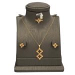 نصف طقم ذهب عيار 21 الوزن 4.55 جرام