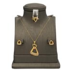 نصف طقم ذهب عيار 21 الوزن 4.64 جرام