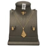 نصف طقم ذهب عيار 21 الوزن 4.44 جرام