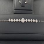 ⁦طقم ابيض ذهب عيار 18 الوزن 7.37 جرام⁩ - الصورة ⁦2⁩