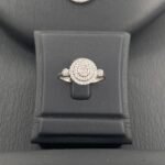 ⁦طقم ابيض ذهب عيار 18 الوزن 9.85 جرام⁩ - الصورة ⁦3⁩