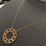 ⁦عقد ديور ذهب عيار 18 الوزن 3.86 جرام⁩ - الصورة ⁦2⁩