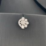 ⁦نصف طقم ابيض ذهب عيار 18 الوزن 5.71 جرام⁩ - الصورة ⁦3⁩