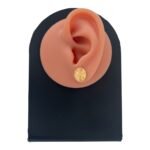 ⁦حلق ذهب عيار 18 الوزن 1.49 جرام⁩ - الصورة ⁦2⁩