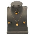 نصف طقم ذهب عيار 18 الوزن 3.83 جرام