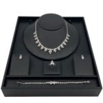 طقم ابيض ذهب عيار 18 الوزن 23.05 جرام