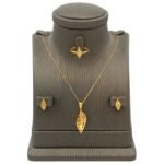 نصف طقم ذهب عيار 21 الوزن 4.04 جرام