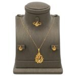 نصف طقم ذهب عيار 21 الوزن 4.44 جرام