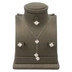 نصف طقم ذهب عيار 18 الوزن 4.10 جرام