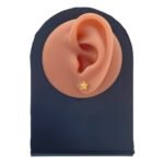 ⁦حلق ذهب عيار 21 الوزن 1.02 جرام⁩ - الصورة ⁦2⁩