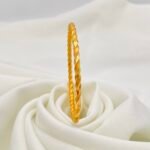 ⁦غويشة ذهب عيار 21 الوزن 4.80 جرام⁩ - الصورة ⁦2⁩