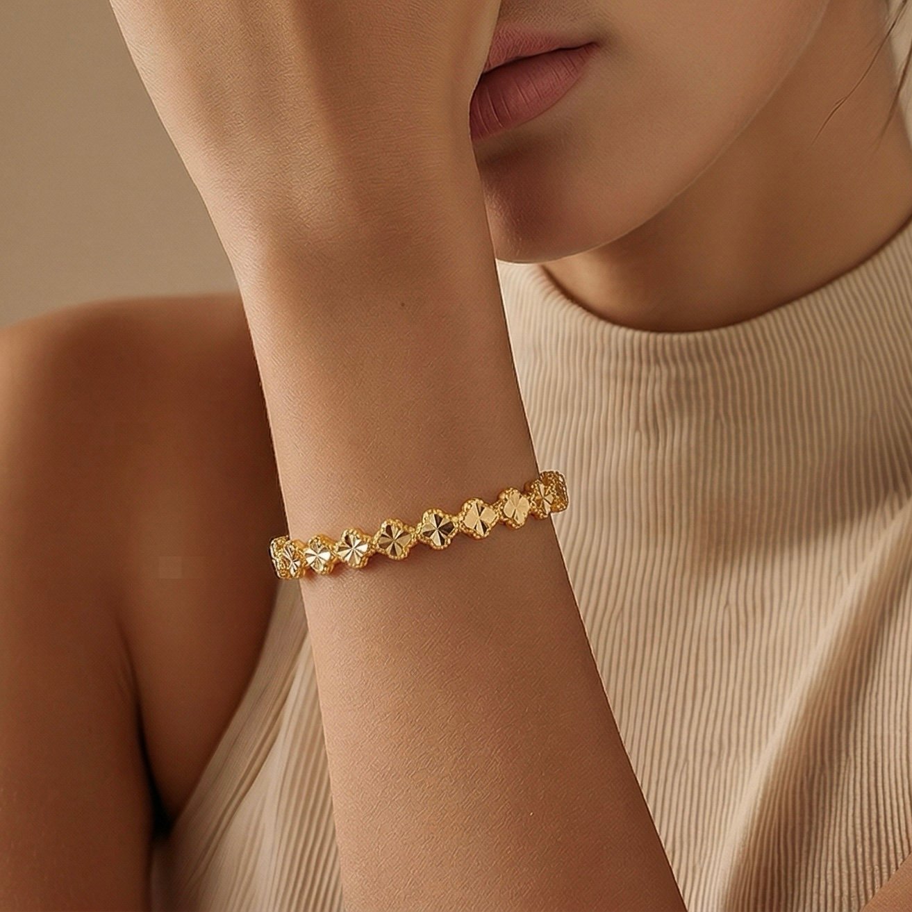 img_3524 غويشة ذهب عيار 21 الوزن 7.62 جرام - الصورة 1