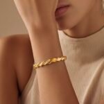 غويشة ذهب عيار 21 الوزن 4.71 جرام