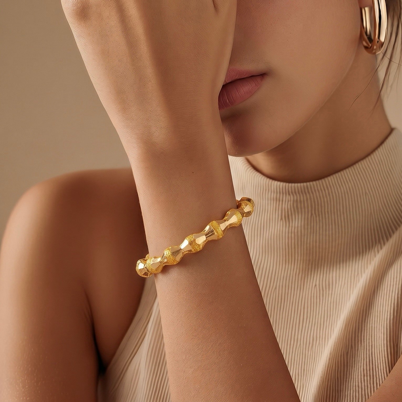 img_3532-2 غويشة ذهب عيار 21 الوزن 6.40 جرام - الصورة 1