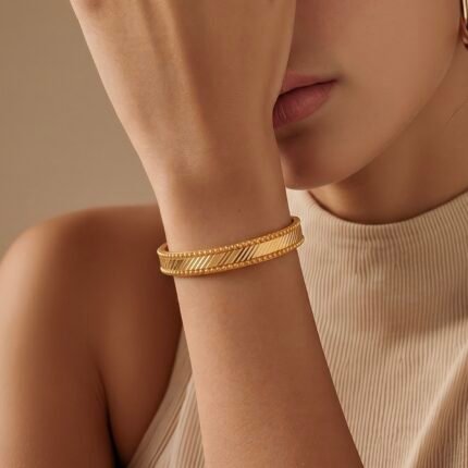 غويشة ذهب عيار 21 الوزن 7.99 جرام