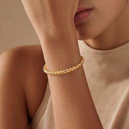 غويشة ذهب عيار 21 الوزن 4.97 جرام