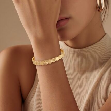 غويشة ذهب عيار 21 الوزن 6.08 جرام