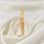 ⁦غويشة ذهب عيار 21 الوزن 5.12 جرام⁩ - الصورة ⁦2⁩