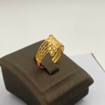 ⁦خاتم ذهب عيار 21 الوزن 1.36 جرام⁩ - الصورة ⁦3⁩