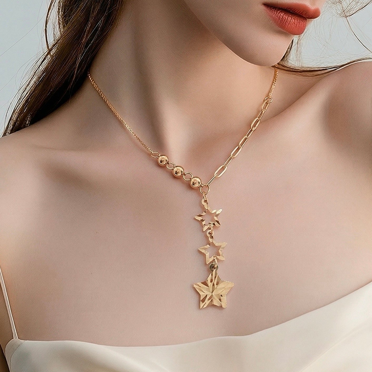 img_6105 عقد ذهب عيار 18 الوزن 0.90 جرام - الصورة 1