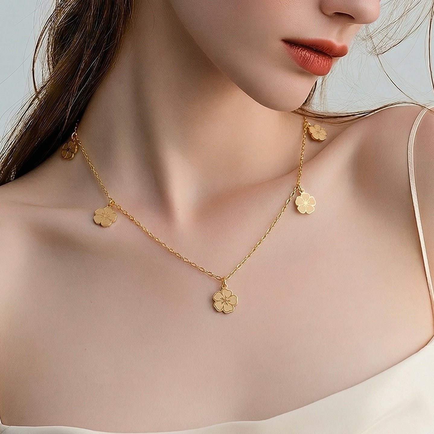 img_6245 تشوكر ذهب عيار 21 الوزن 0.66 جرام - الصورة 1