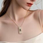 عقد ذهب عيار 18 الوزن 1.02 جرام