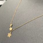 ⁦عقد ذهب عيار 18 وزن 0.76 جرام لمسة جميلة⁩ - الصورة ⁦3⁩