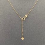 ⁦عقد ذهب عيار 18 وزن 0.76 جرام لمسة جميلة⁩ - الصورة ⁦5⁩