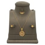 نصف طقم ذهب عيار 21 الوزن 3.19 جرام