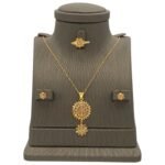 نصف طقم ذهب عيار 21 الوزن 3.61 جرام