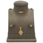 نصف طقم ذهب عيار 21 وزن 2.98 جرام بإطلالة راقية