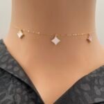⁦عقد تشوكر ذهب عيار 18 الوزن 0.92 جرام⁩ - الصورة ⁦2⁩